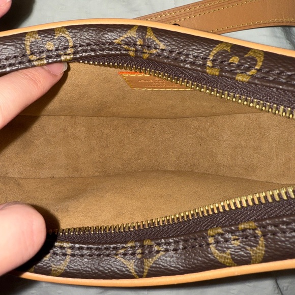 🚫TRADED🚫 Louis Vuitton loop bag & bumbag bundle trade - Picture 7 of 11